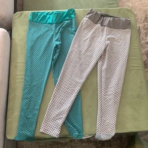 two scrunched bottom leggings